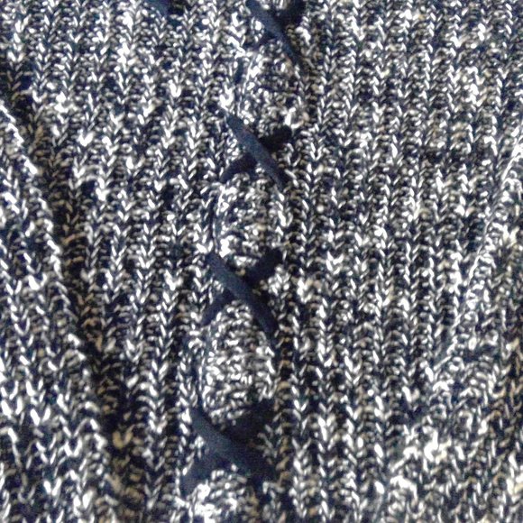 Rue 21 Crop Sweater - Picture 3 of 7